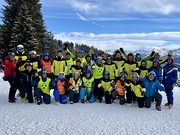 Gruppenfoto zeigt alle 28 Teilnehmer