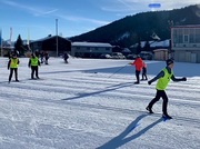 blinder Langläufer im Bereich des Langlaufstadions Ramsau beim Techniktraining